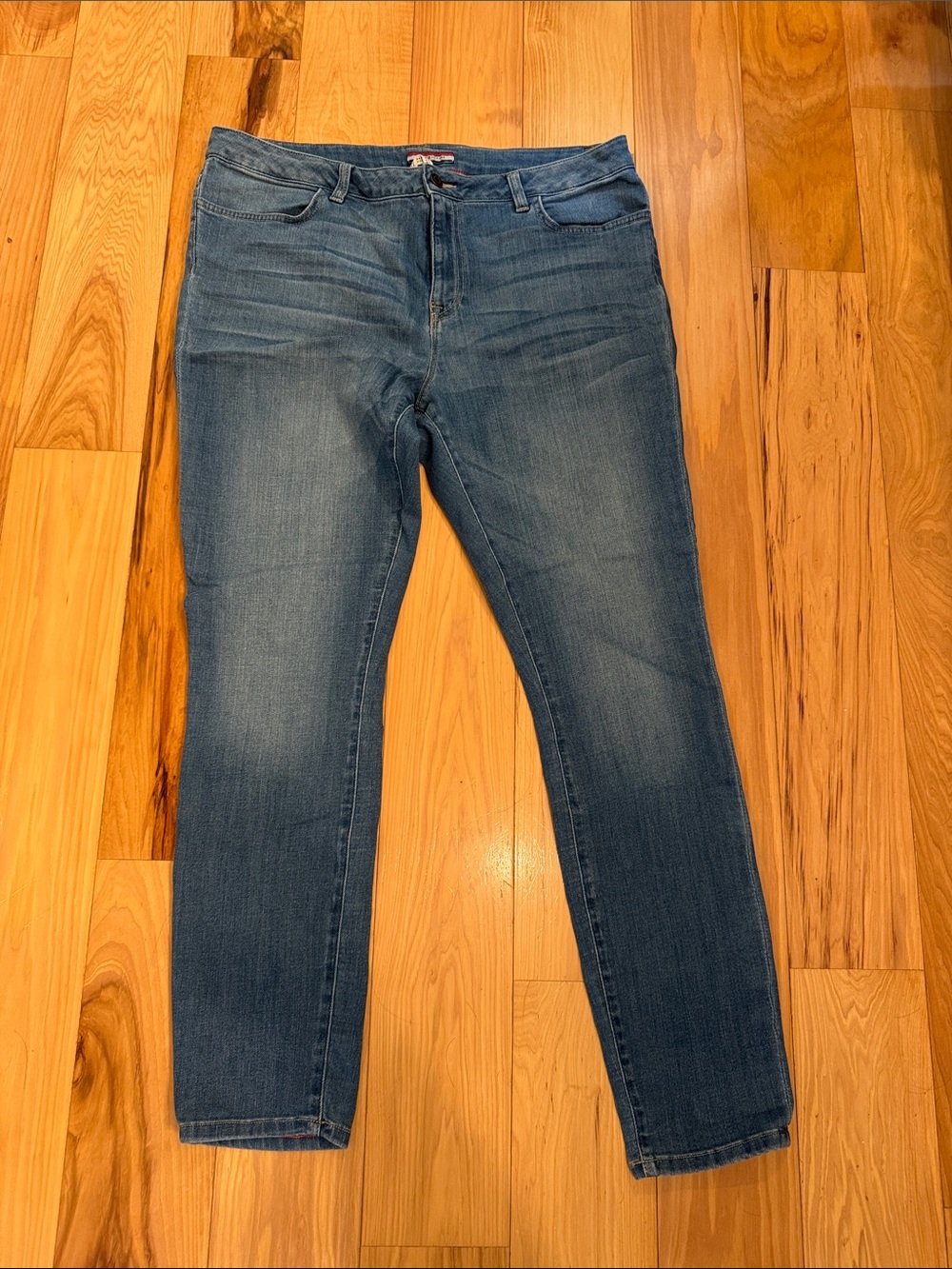 Tommy Hilfiger Skinny Jeans in Medium Blue Wash